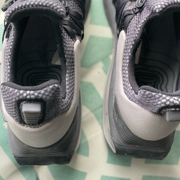 Nike - Picture 3 of 5